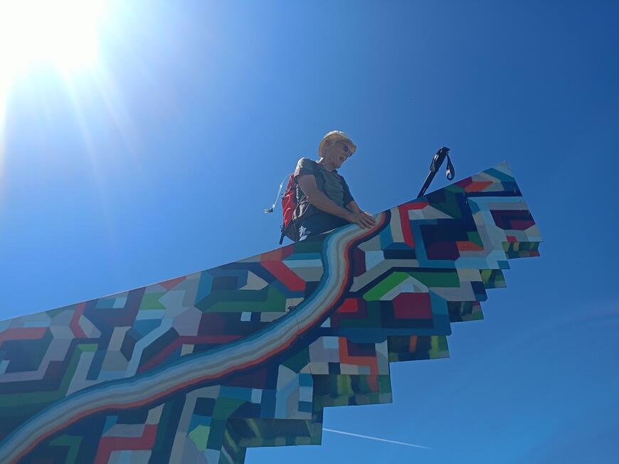 Jo empruntant l'escalier vers le ciel à la Banne d'Ordanche Jo empruntant l'escalier vers le ciel à la Banne d'Ordanche